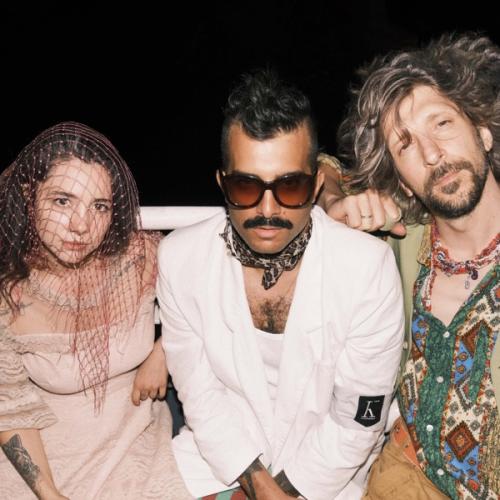Kadebostany, Alex Sid & Selin Çıngır - Walk a Mile